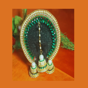 Juda Pin with green Stone